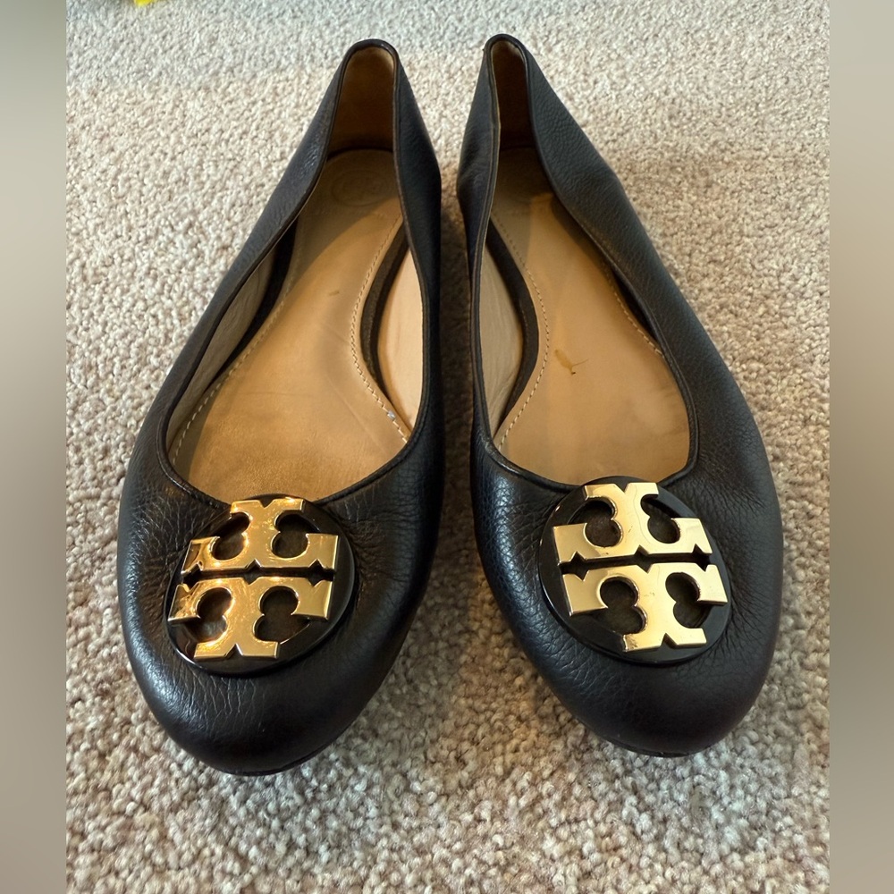 Black Tory Burch flats with gold emblem 7.5
